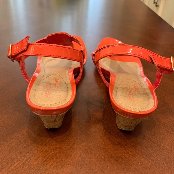 Orange sandals size 8 - Picture 7 of 7
